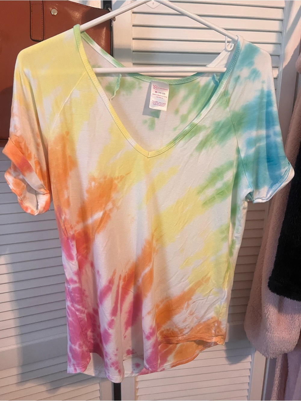No Boundaries Tie-Dye V-Neck Short Sleeve Top - Multi Juniors XL (15-17)